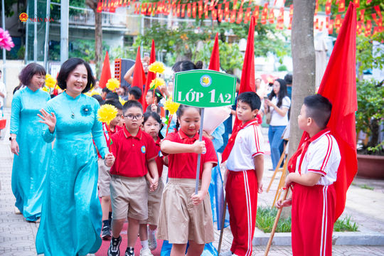 Hà Nội: Tưng bừng lễ khai giảng năm học mới của thầy trò Trường tiểu học Thành Công