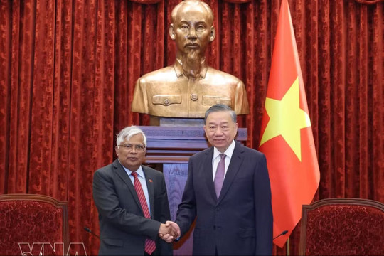 Top leader receives outgoing Bangladeshi ambassador