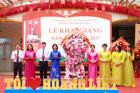 Chủ tịch HĐND thành phố Hà Nội dự lễ khai giảng năm học mới tại trường THCS Hoàng Liệt
