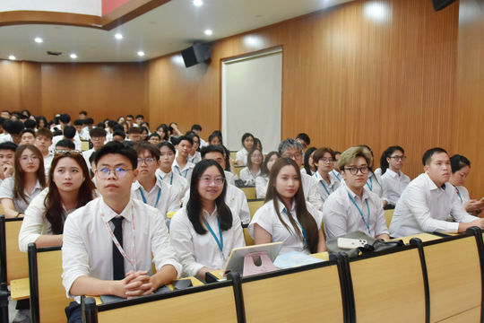 Học viện Tài chính đón năm học mới với khát vọng học tập nghiên cứu, sáng tạo và cống hiến