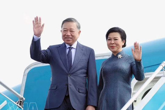 Top leader departs for visits to Russia, France, attendance at Int’l Space Summit