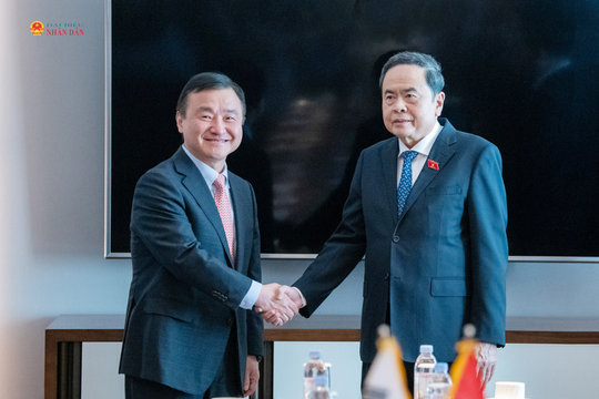 Quốc hội Việt Nam tiếp tục lắng nghe, hoàn thiện thể chế, đồng hành với các nhà đầu tư