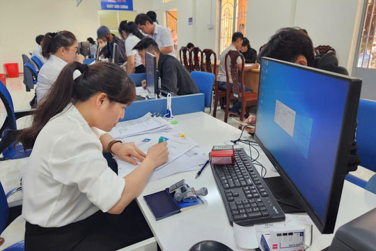 Bài 1: Khi “chân dung” cán bộ cơ sở phải thay đổi