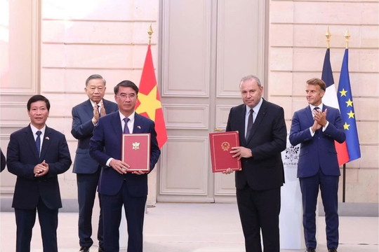 UBND thành phố Hà Nội, Cơ quan Phát triển Pháp (AFD) và Trường Đại học Công nghệ Giao thông vận tải (UTT) đã ký Bản ghi nhớ hợp tác