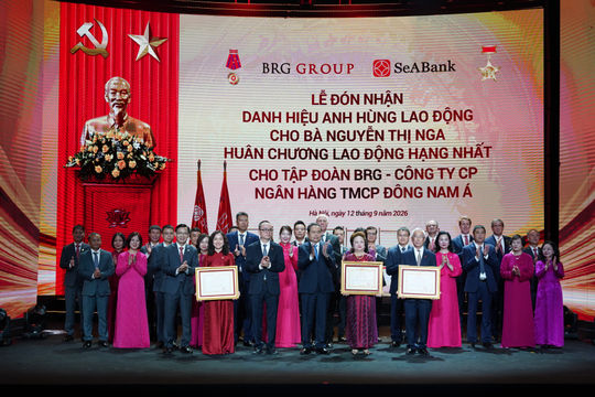 Doanh nhân Nguyễn Thị Nga được trao tặng Danh hiệu Anh hùng Lao động, Ngân hàng SeABank đón nhận Huân chương Lao động hạng Nhất và Bằng khen của Bộ Công an