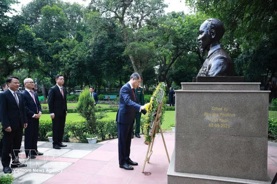 Prime Minister pays tribute to President Ho Chi Minh in New Delhi