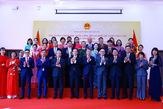 Thủ tướng Lê Minh Hưng gặp gỡ cán bộ, nhân viên các cơ quan đại diện Việt Nam tại Ấn Độ