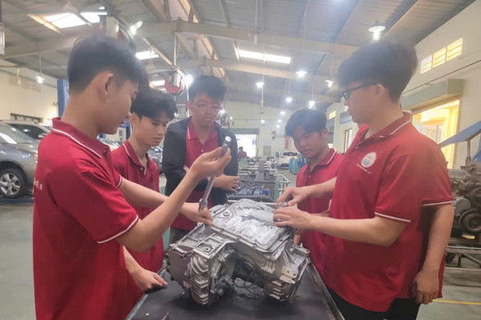 TP. Hồ Chí Minh: Đẩy mạnh phong trào học tập suốt đời trong công nhân lao động tại các doanh nghiệp