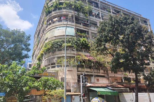 TP. Hồ Chí Minh: Đốc thúc tiến độ thực hiện cải tạo chung cư cũ tại 32 phường