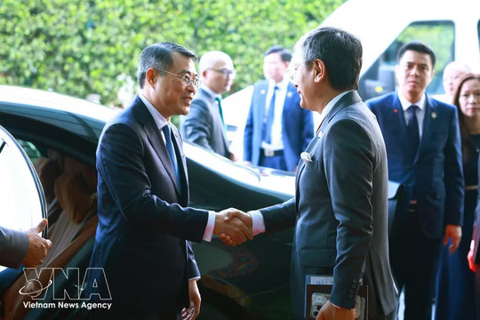 PM Le Minh Hung wraps up working trip to India