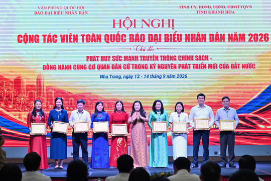 Mạch nối giữa nghị trường với cuộc sống