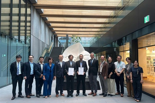 Da Nang, Japanese partner sign deal on materials development