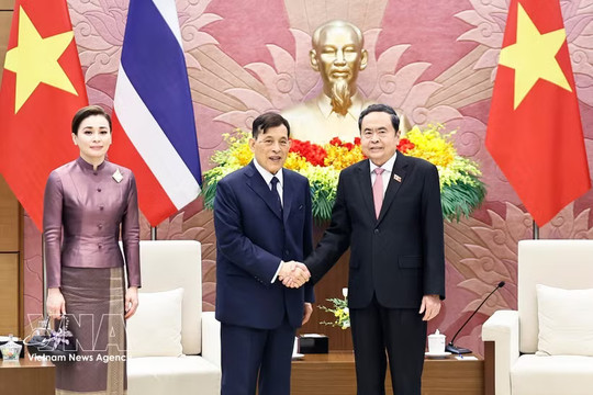 Top legislator meets with King of Thailand in Hanoi