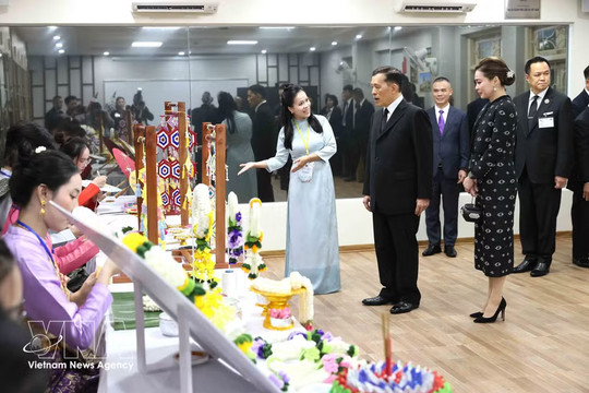 Thai King and Queen visit Hanoi University