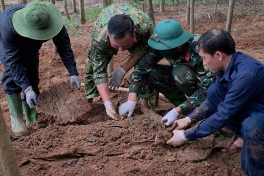 Quảng Trị: Tìm thấy, cất bốc thêm 1 hài cốt liệt sĩ tại bản Bãi Dinh