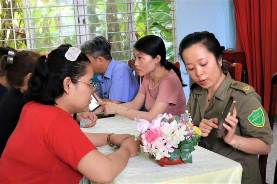 Đồng Tháp: "Công chức gần dân - Dịch vụ công đến từng ấp"