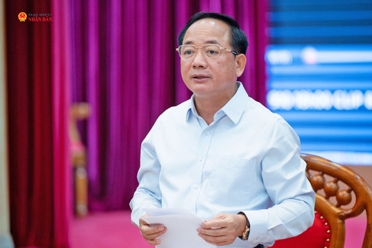 Chuyển mạnh từ "phát triển văn hóa" sang "phát triển bằng văn hóa"