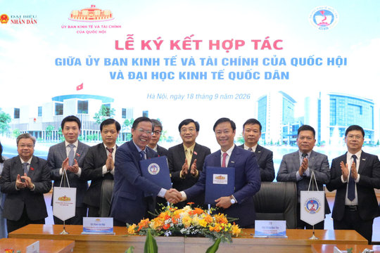 Ký kết chương trình hợp tác giữa Ủy ban Kinh tế và Tài chính và Đại học Kinh tế Quốc dân