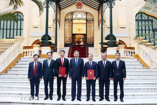 Tổng Bí thư, Chủ tịch nước Tô Lâm trao quyết định bổ nhiệm 2 Đại sứ Việt Nam tại nước ngoài
