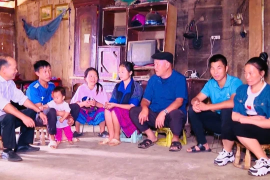 Người có uy tín - nhịp cầu nối ý Đảng, lòng dân