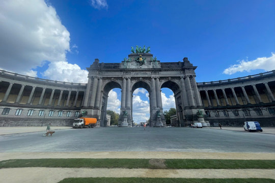 Từ Khải hoàn môn Brussels nhìn về không gian văn hóa Việt Nam