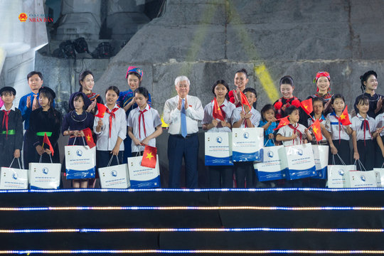 Thắp sáng ước mơ tại Đêm hội Thành Tuyên 2026