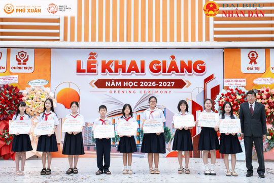 Phú Xuân trao học bổng 320 triệu đồng cho 15 học sinh có thành tích đầu vào xuất sắc