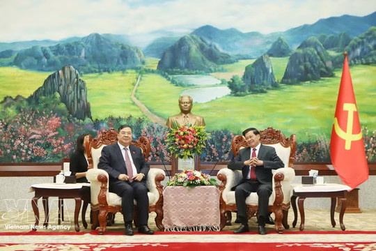 Standing Deputy PM works in Laos to strengthen relations