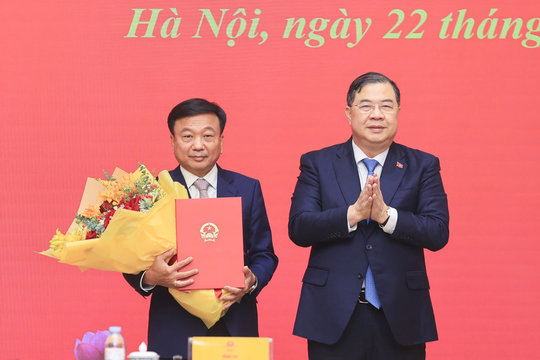 Trao quyết định bổ nhiệm ông Nguyễn Danh Huy làm Phó Chủ nhiệm Văn phòng Chính phủ