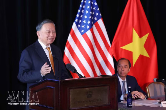 Top leader meets Vietnamese experts and intellectuals in US