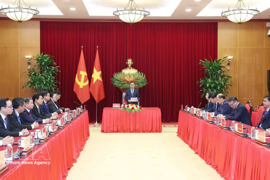 Vietnam vows to nurture special ties with Laos