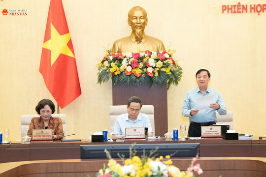 Thông qua Nghị quyết về tiêu chuẩn, điều kiện xét chọn, bổ nhiệm Kiểm tra viên của Viện Kiểm sát nhân dân
