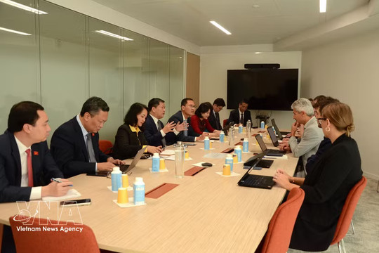 Vietnam, France share experience in developing cultural industries