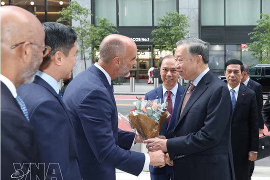 General Secretary and President To Lam visits, works with Pfizer in US