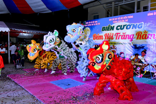 TP. Cần Thơ: Ấm áp “đêm hội trăng rằm” tại khu vực biên giới biển