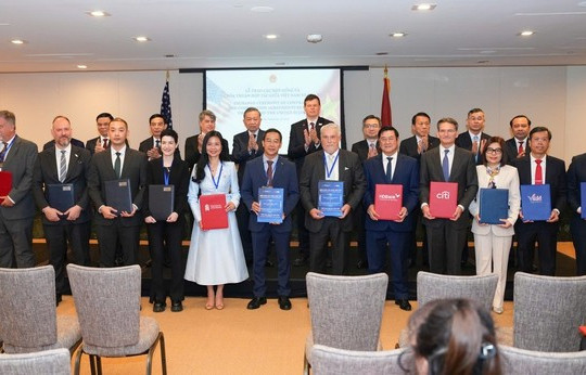 EQuest, Standard Chartered partner to mobilise 325 million USD for Vietnam education projects