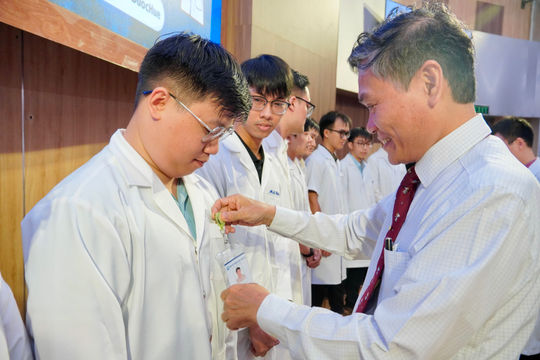 Bài 3: Câu chuyện hiền tài chọn trở về để cống hiến