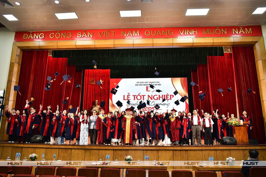 Đại học Bách khoa Hà Nội long trọng tổ chức Lễ tốt nghiệp cho 3.425 sinh viên