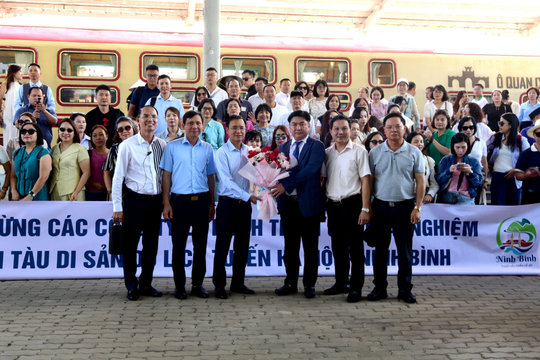 Trải nghiệm tàu du lịch cao cấp Hà Nội - Ninh Bình “Kết nối miền di sản”
