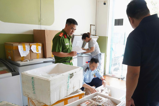 Hà Nội: Lực lượng quản lý thị trường kiểm tra, xử lý 30 vụ vi phạm trong lĩnh vực thương mại điện tử, xử phạt hơn 654 triệu đồng