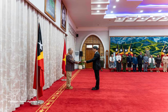Vietnam’s first resident ambassador to Timor-Leste presents credentials