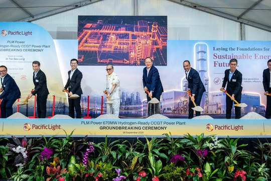 Singapore builds first gas-fired power plant integrated with battery storage
