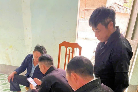 Mở cánh cửa số, mở lối vùng cao: Bài 1: Lớp học không bảng đen trên non cao