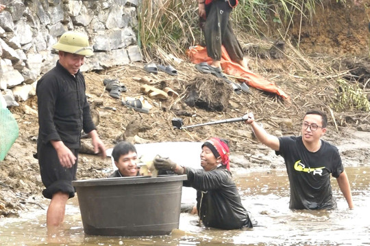 Mở cánh cửa số, mở lối vùng cao: Bài cuối: Không để ai đứng ngoài xã hội số