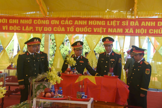 Truy điệu và an táng 30 hài cốt liệt sĩ tại Nghĩa trang Liệt sĩ tỉnh Quảng Trị