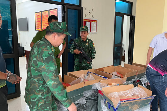Lào Cai: Triệt phá vụ vận chuyển 21.000 bao thuốc lá lậu bằng xe tải từ Hà Nội