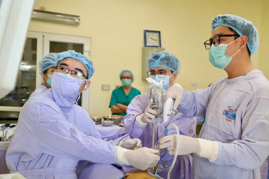 Không có triệu chứng hô hấp, người phụ nữ bất ngờ phát hiện ung thư phổi