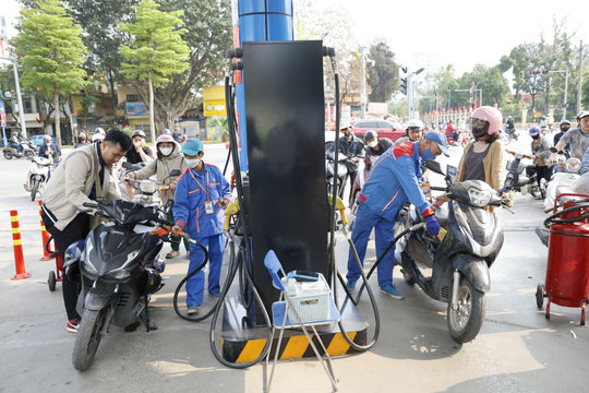 Kéo dài chính sách ưu đãi thuế xăng, dầu đến hết 2026