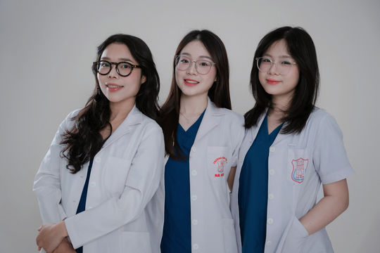 Gần một thập kỷ đồng hành, ba người bạn cùng trở thành bác sĩ nội trú