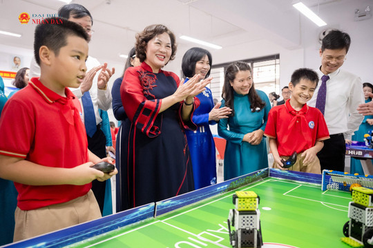 Phó Chủ tịch Quốc hội Nguyễn Thị Hồng dự Lễ khánh thành ba công trình trường học tại Hà Nội